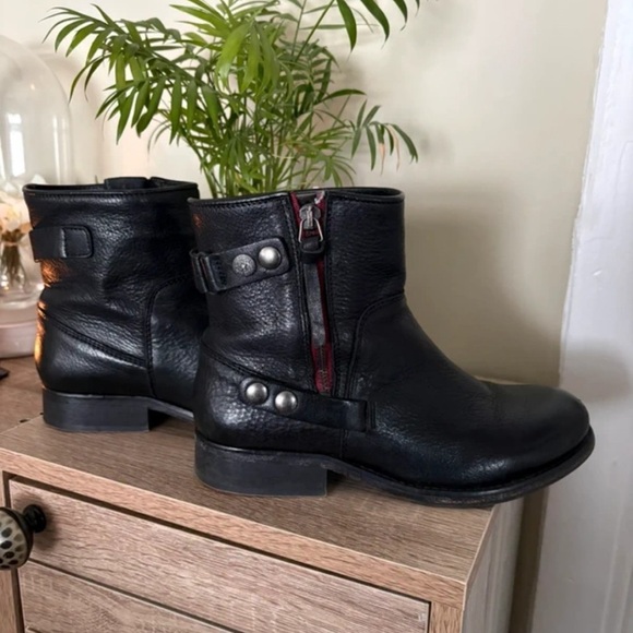 Koah Shoes - Stylish Black Leather Combat Boots
